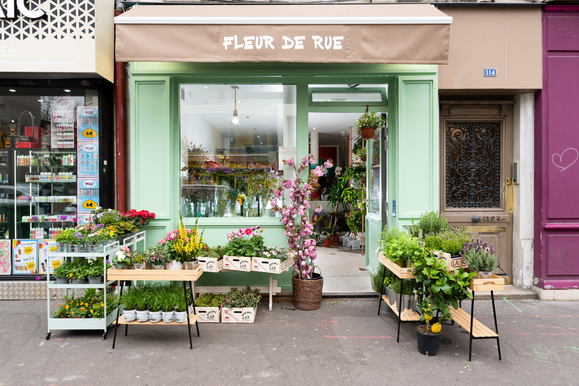 Une boutique de fleurs Fleur de rue a clos rue d Avron dans le